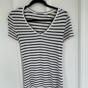 Tahari White and Black Striped V-Neck Tee | Size Small